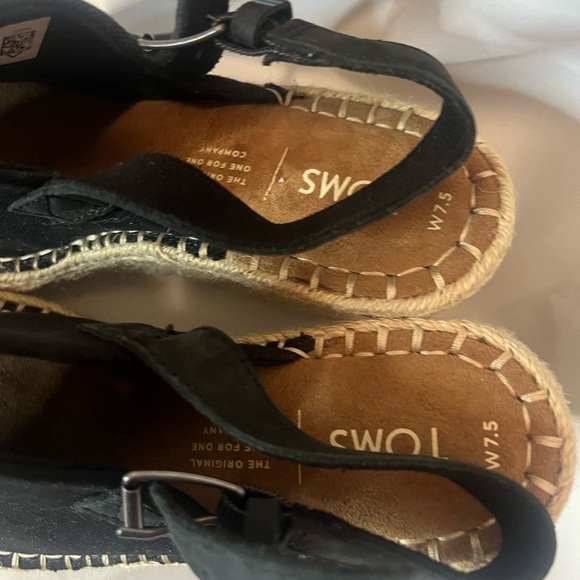 Toms Black and Tan Espadrille Wedges Size 7.5 - Picture 3 of 9